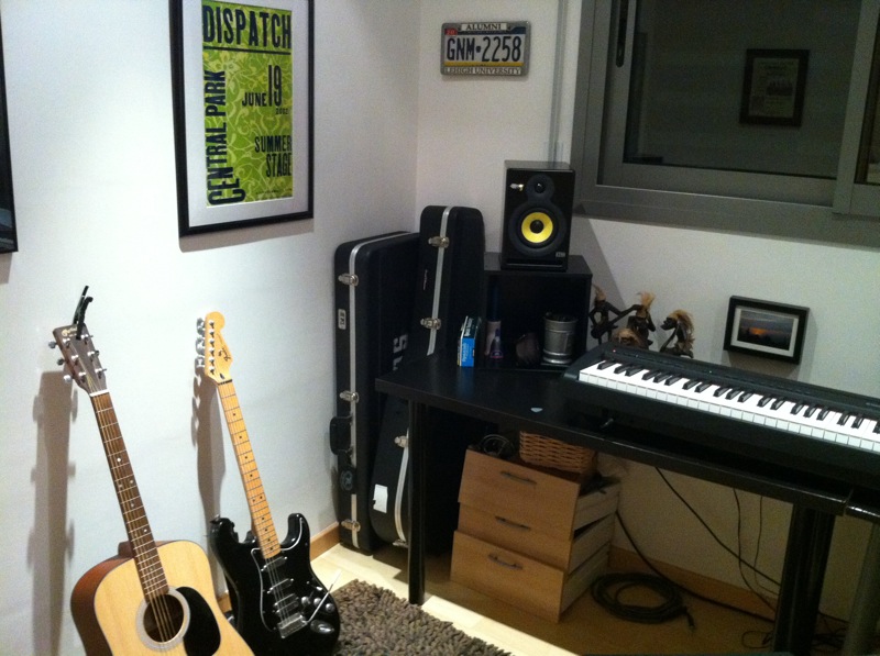 The home studio in Barcelona in 2011: two guitars, a keyboard and studio monitors